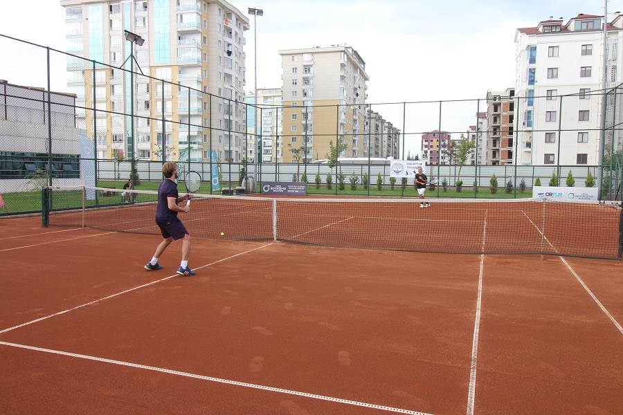 TENİS TURNUVASI SON BULDU